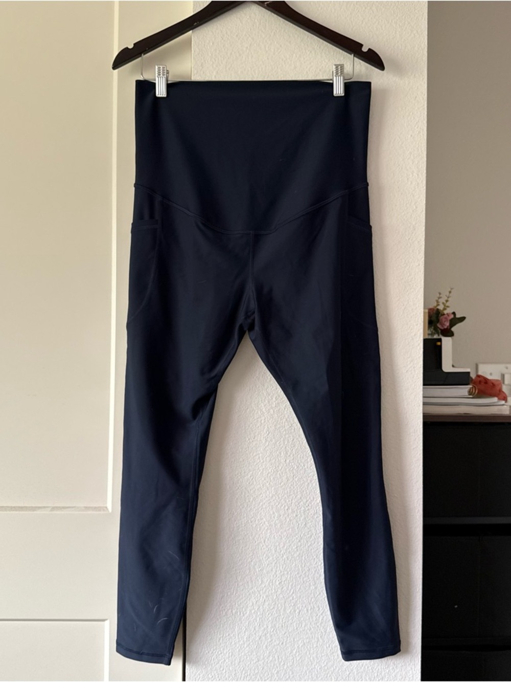 Old Navy Black High-Waist Leggings with Pockets